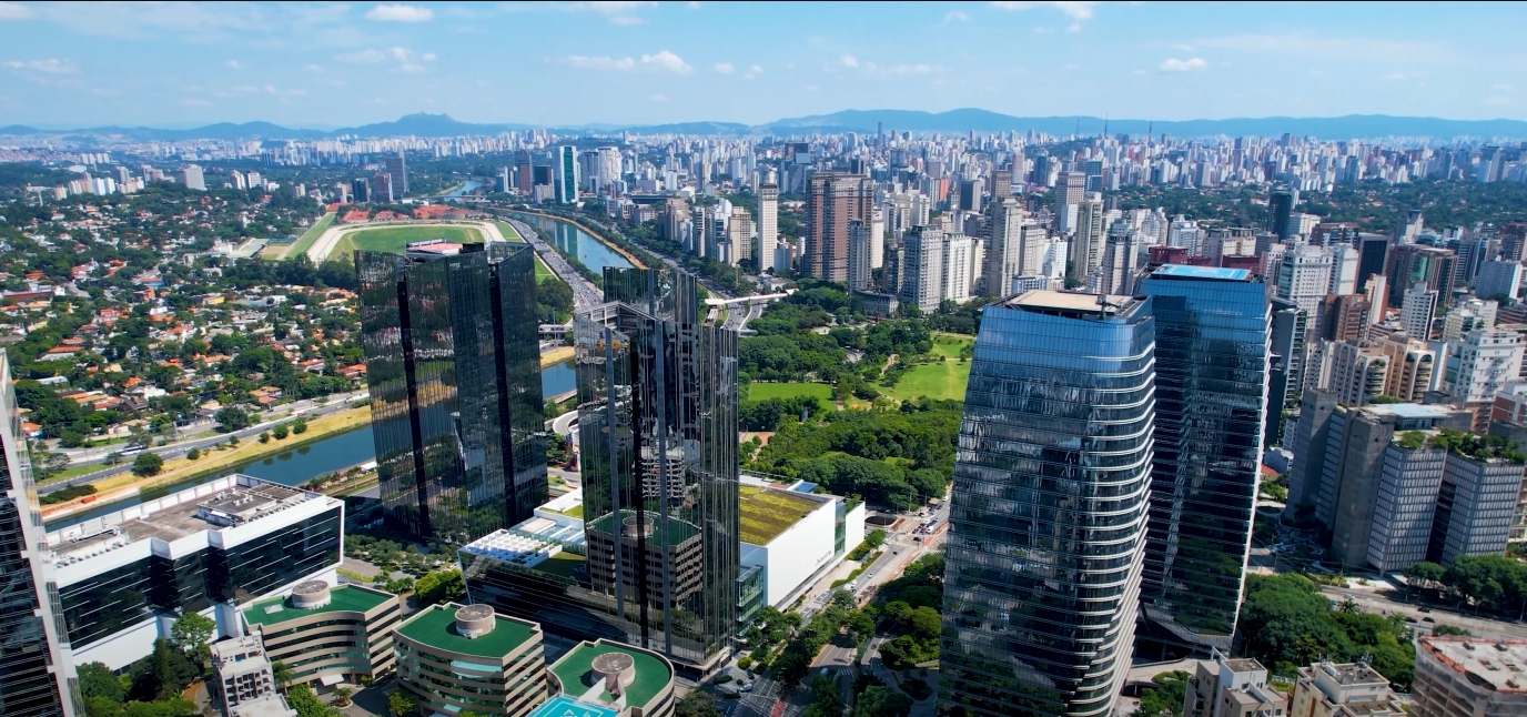 Sao Paulo (GRU) — African diaspora corridor airport to UK, USA, Canada, Australia, photo via Wikimedia Commons (Wikipedia summary image)