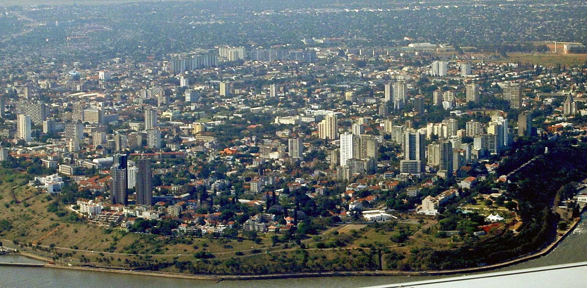Maputo (MPM) — intra-African regional hub airport, photo via Wikimedia Commons (Wikipedia summary)