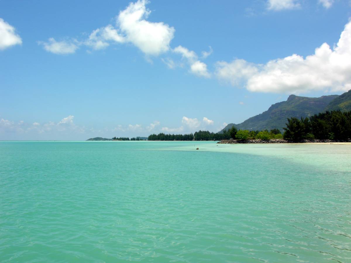 Mahé (SEZ) — intra-African regional hub airport, photo via Wikimedia Commons (Wikipedia summary)